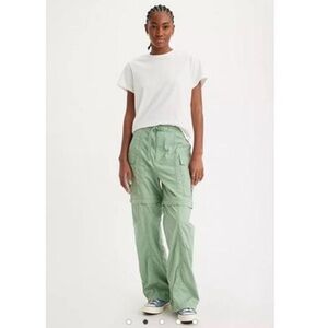 Levi’s | Women’s Sage Green Wide Leg Zip Off Belted Y2K Cargo Pants Size 25